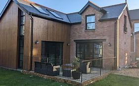 Cosy 2 Bedroom Coach House